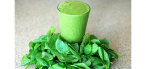 grön smoothie med spenat innehåller extremnivåer med oxalat